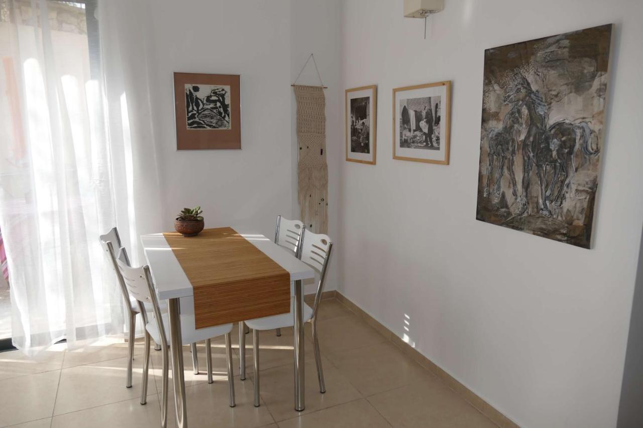בית האומנים Artist Home ネヴェ・イラン エクステリア 写真