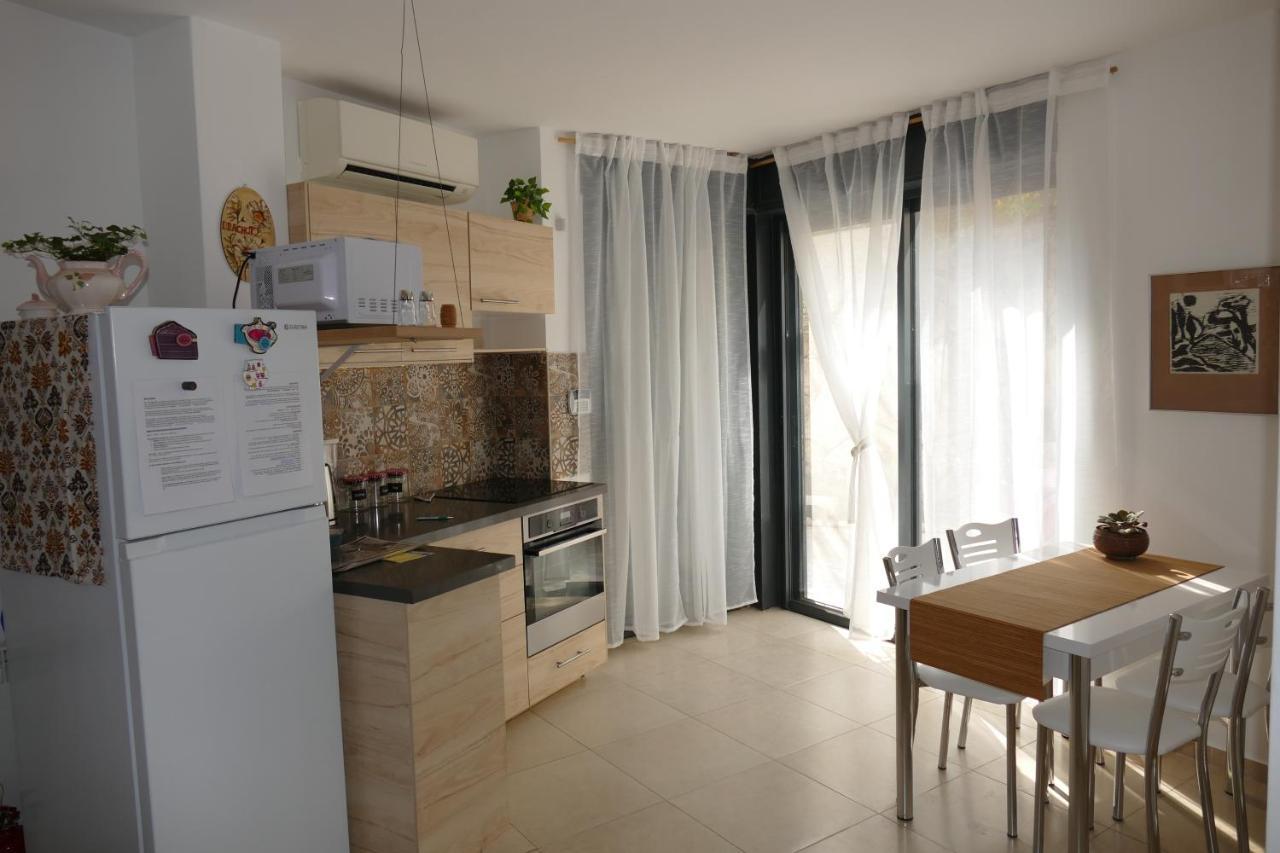 בית האומנים Artist Home ネヴェ・イラン エクステリア 写真