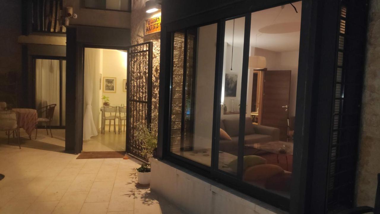 בית האומנים Artist Home ネヴェ・イラン エクステリア 写真